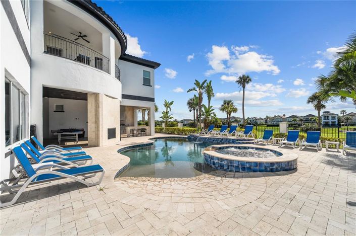 Image No.83-11 Bed Property for sale