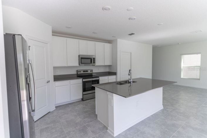 Image No.4-4 Bed Property for sale