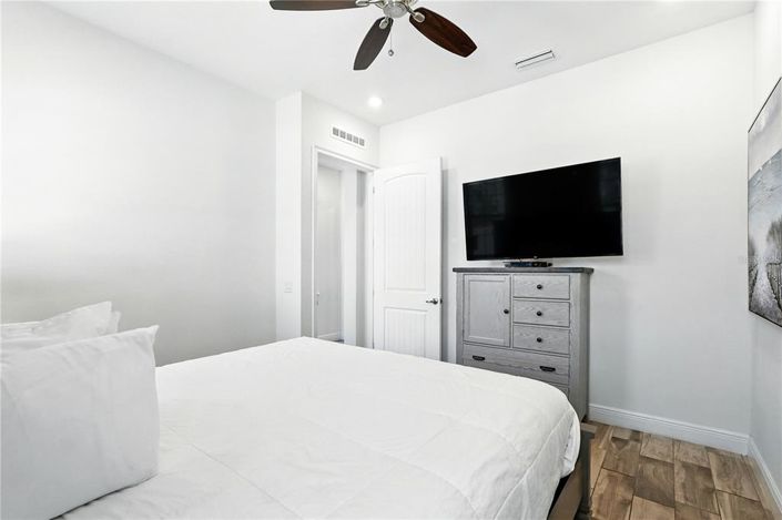 Image No.17-3 Bed Property for sale