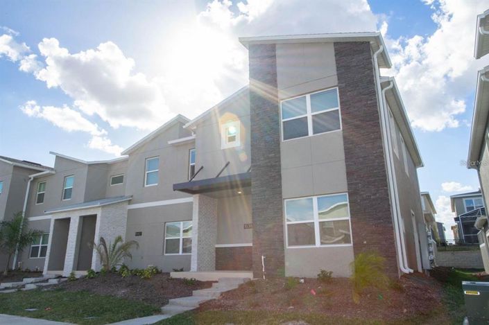 Image No.1-5 Bed Townhouse for sale