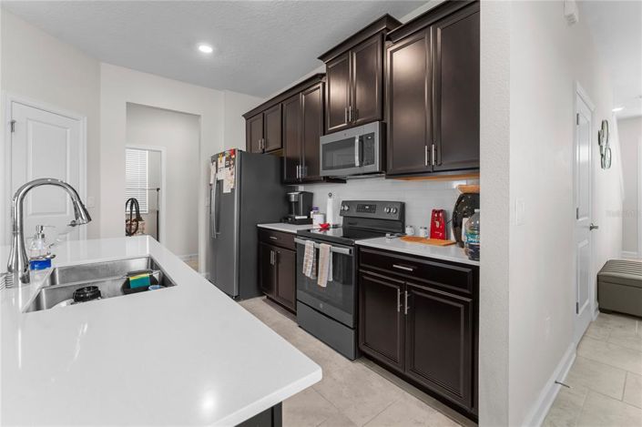 Image No.10-3 Bed Property for sale