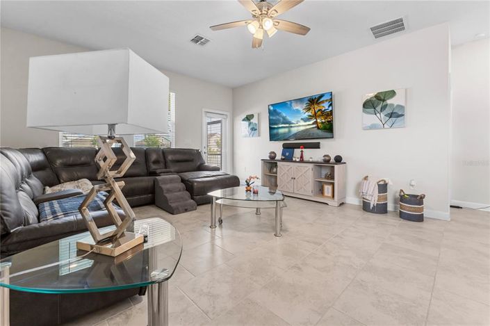 Image No.19-3 Bed Property for sale