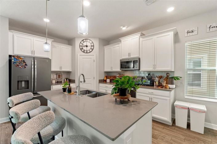 Image No.12-3 Bed Property for sale