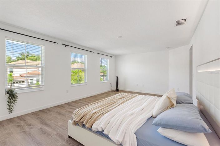 Image No.20-3 Bed Property for sale