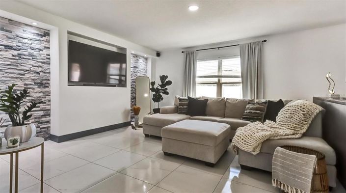 Image No.14-4 Bed Property for sale