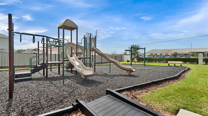 Image No.67-4 Bed Property for sale