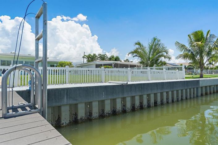 Image No.27-3 Bed Property for sale