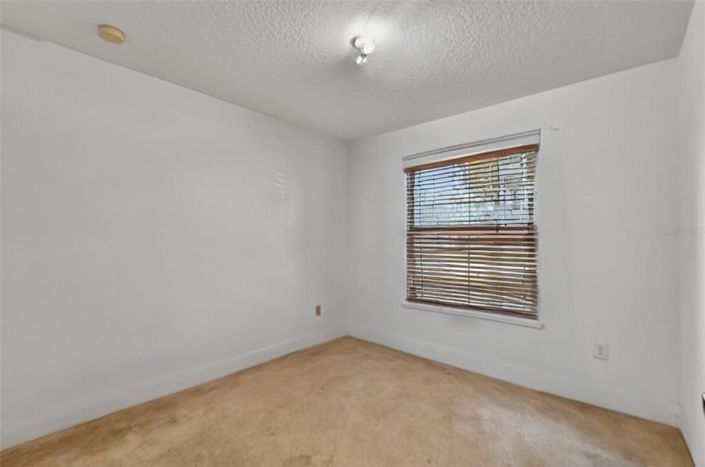 Image No.12-3 Bed Property for sale