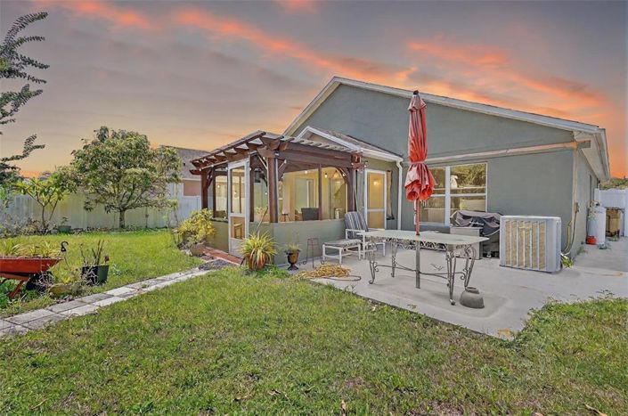 Image No.17-3 Bed Property for sale