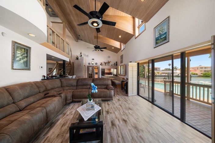 Image No.10-4 Bed Property for sale