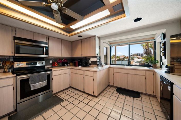 Image No.14-4 Bed Property for sale