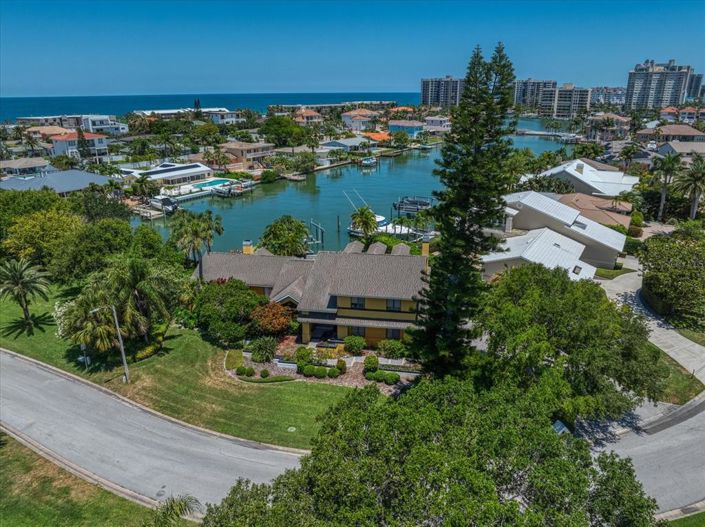 Image No.2-4 Bed Property for sale