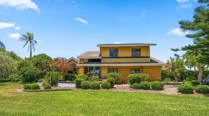 Image No.4-4 Bed Property for sale