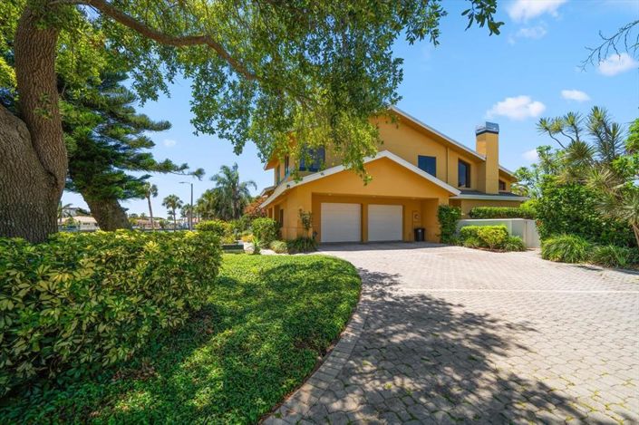 Image No.7-4 Bed Property for sale