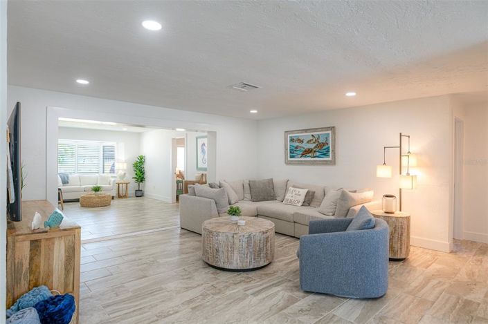 Image No.14-4 Bed Property for sale