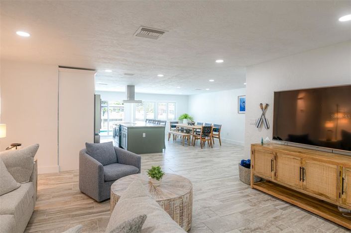 Image No.17-4 Bed Property for sale