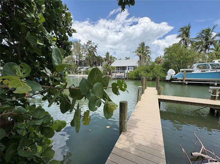 Image No.10-6 Bed Property for sale