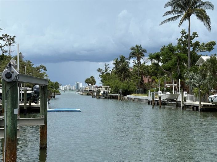 Image No.13-6 Bed Property for sale