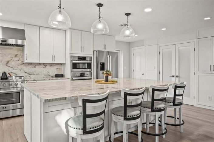 Image No.20-5 Bed Property for sale