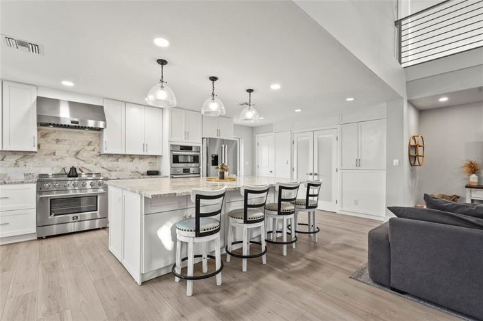 Image No.5-5 Bed Property for sale