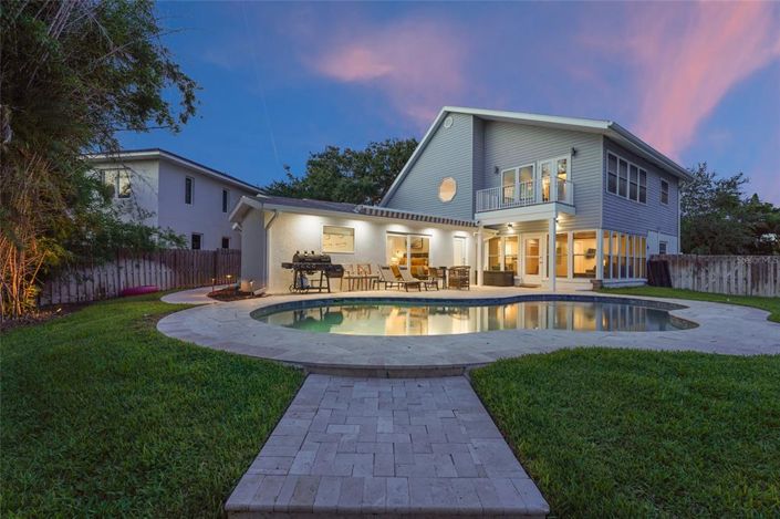 Image No.56-5 Bed Property for sale