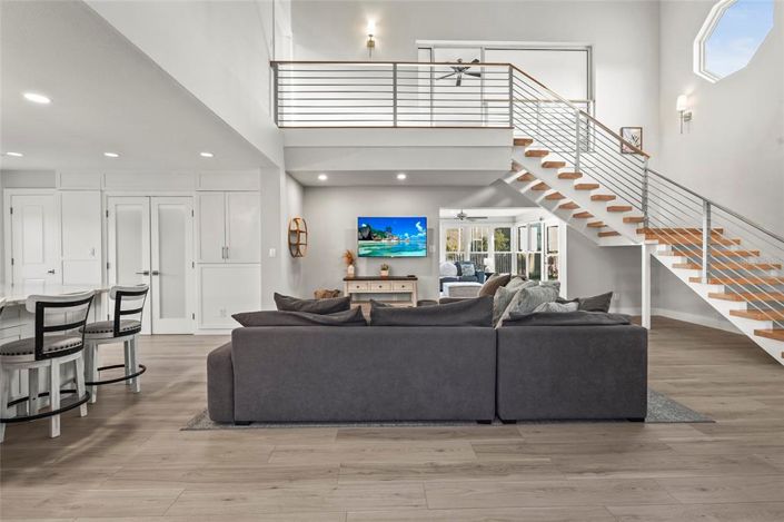 Image No.6-5 Bed Property for sale