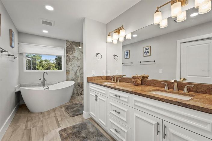 Image No.8-5 Bed Property for sale