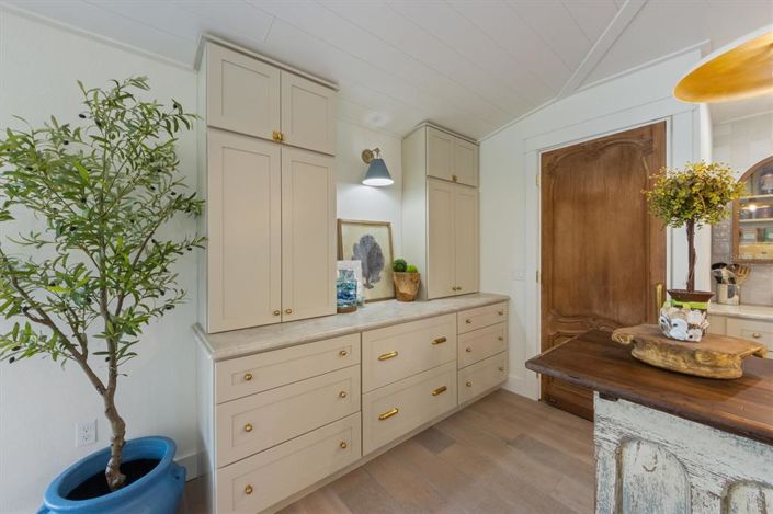 Image No.10-3 Bed Property for sale