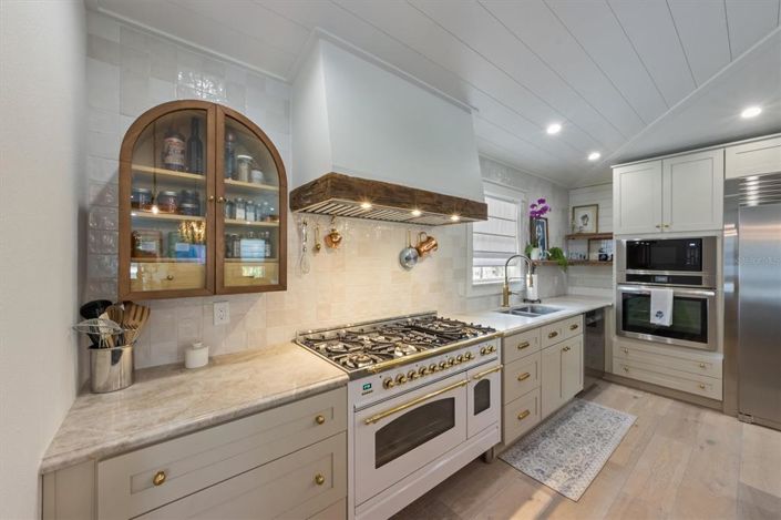 Image No.12-3 Bed Property for sale