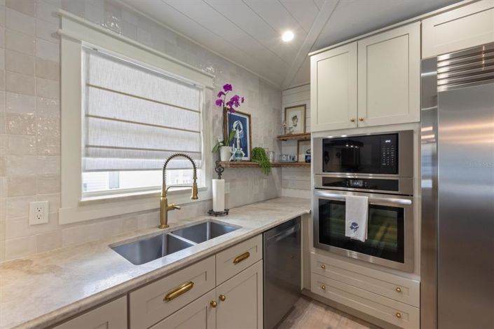 Image No.13-3 Bed Property for sale