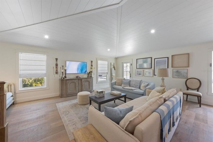 Image No.17-3 Bed Property for sale