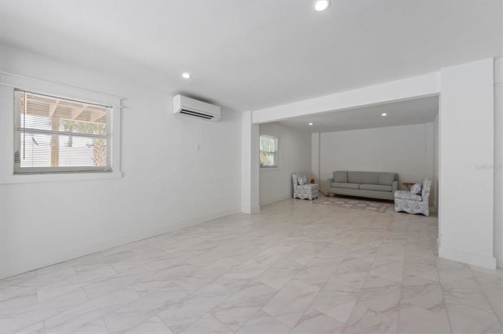 Image No.28-3 Bed Property for sale