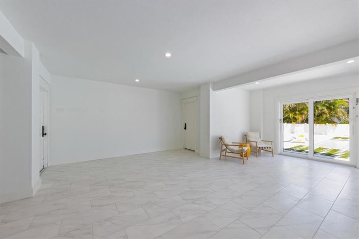 Image No.30-3 Bed Property for sale