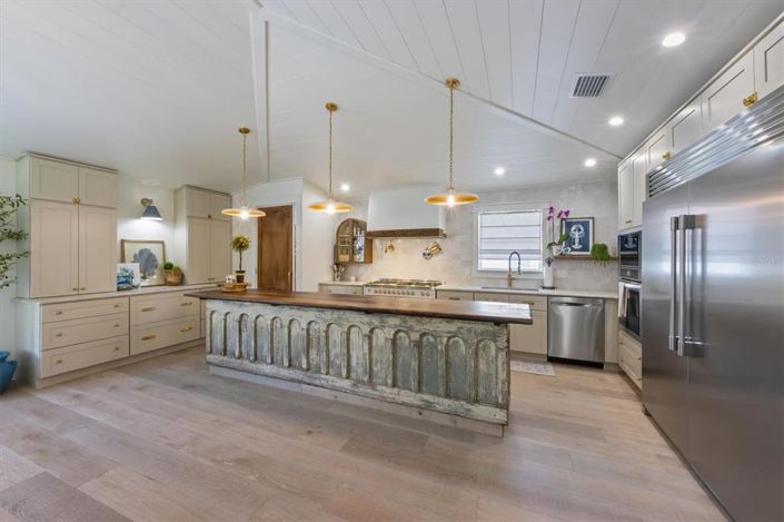 Image No.8-3 Bed Property for sale