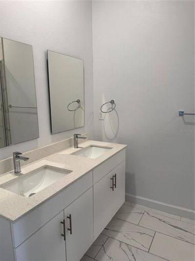 Image No.24-5 Bed Property for sale