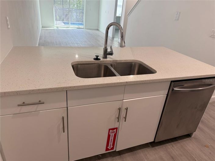 Image No.8-5 Bed Property for sale