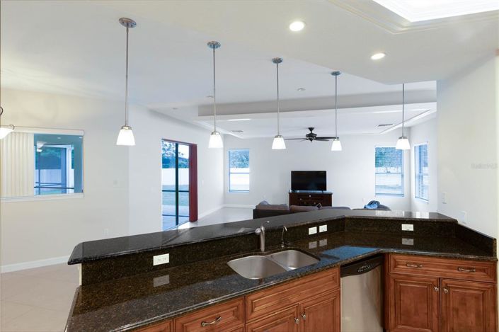 Image No.28-4 Bed Property for sale