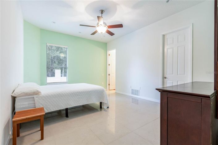 Image No.43-4 Bed Property for sale