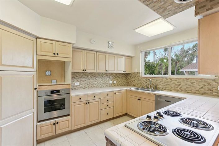 Image No.24-3 Bed Property for sale