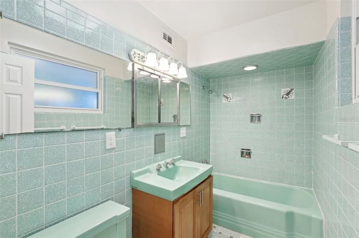 Image No.38-3 Bed Property for sale