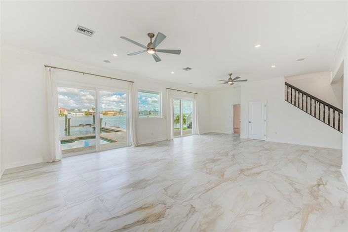 Image No.11-4 Bed Property for sale