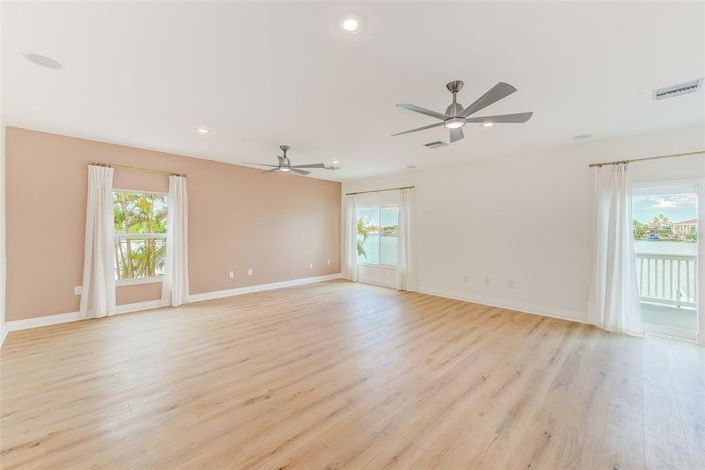 Image No.14-4 Bed Property for sale