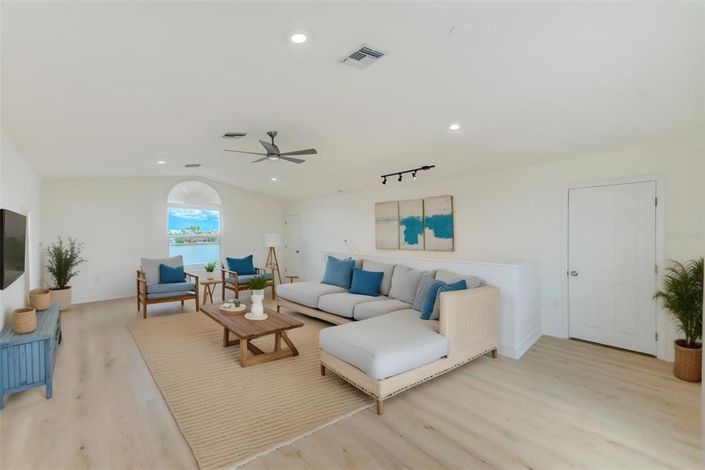 Image No.30-4 Bed Property for sale