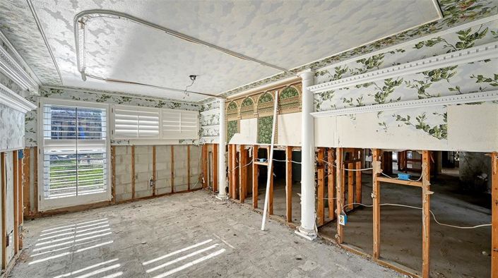 Image No.10-5 Bed Property for sale