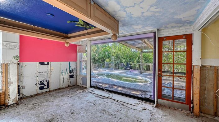 Image No.14-5 Bed Property for sale