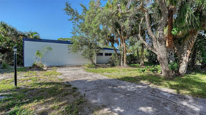 Image No.8-5 Bed Property for sale