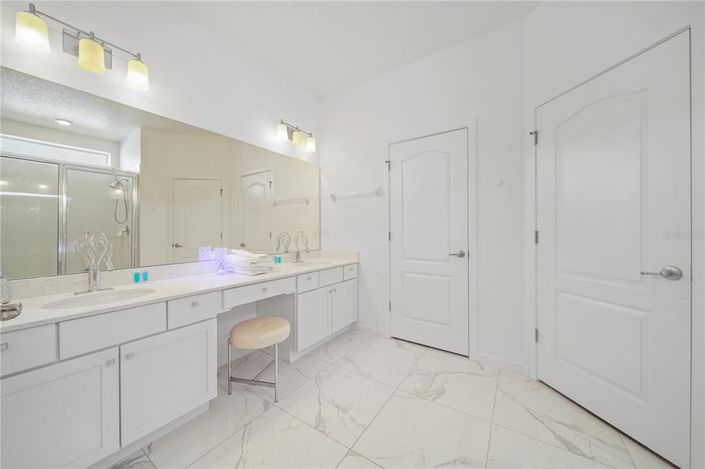 Image No.12-14 Bed Property for sale