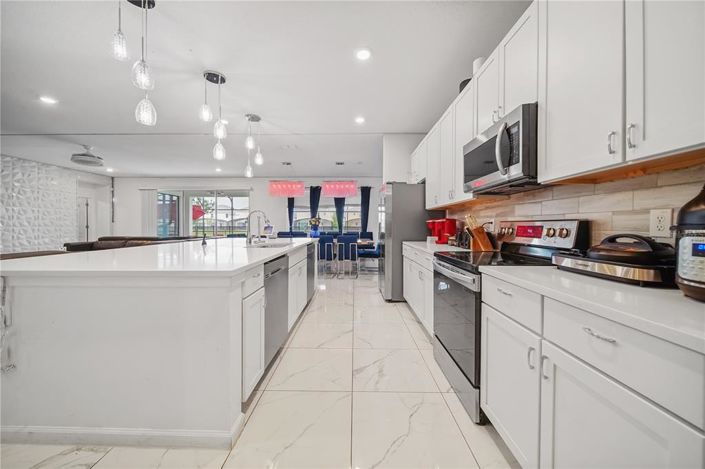 Image No.15-14 Bed Property for sale