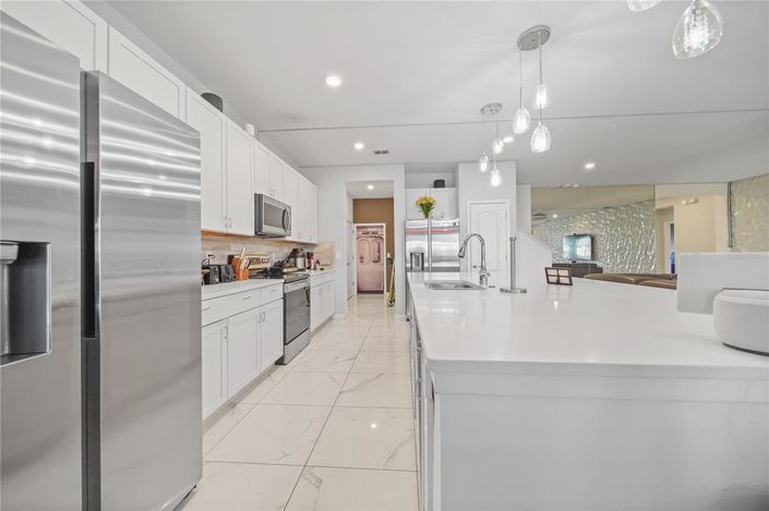 Image No.16-14 Bed Property for sale