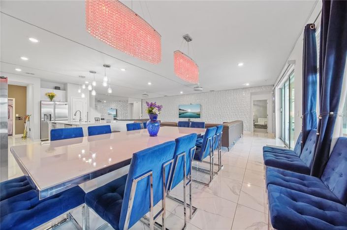 Image No.17-14 Bed Property for sale